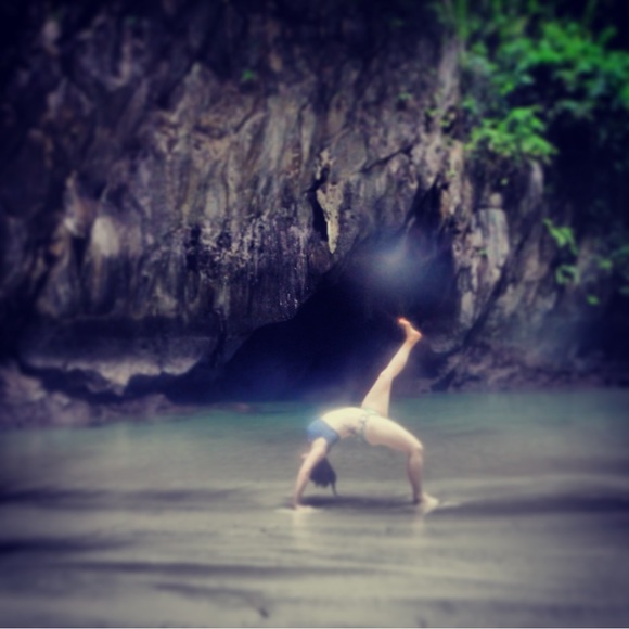 Meet your Posher, Jessica! Make me an offer 😜 - Picture 4 of 4